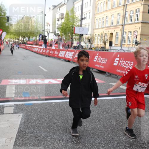 25.04.2026 - Das Zehntel Strokosch-Dieckow http://msf.ph/oto/9622650 25.04.2026 09:14:32 Ziel 1775, 1776, 1780, 1810 meine-sportfotos.de