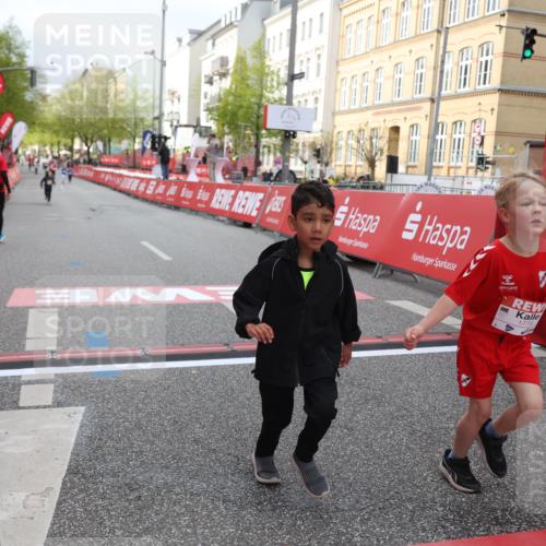 25.04.2026 - Das Zehntel Strokosch-Dieckow http://msf.ph/oto/9622661 25.04.2026 09:14:32 Ziel 1775, 1776, 1780, 1810 meine-sportfotos.de