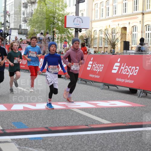 25.04.2026 - Das Zehntel Strokosch-Dieckow http://msf.ph/oto/9622898 25.04.2026 08:56:18 Ziel 1056, 1070, 1160, 1424, 1565, 1614, 1975, 2037, 2056, 2387, 2398, 2682, 2769, 3105, 3445, 3516, 3757, 3814, 3893, 4006 meine-sportfotos.de