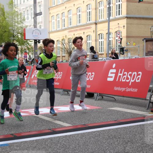 25.04.2026 - Das Zehntel Strokosch-Dieckow http://msf.ph/oto/9623025 25.04.2026 08:56:22 Ziel 1050, 1056, 1424, 1565, 1975, 2037, 2171, 2384, 2387, 2682, 2780, 2869, 2928, 2964, 3105, 3237, 3445, 3544, 3757, 3895, 4006 meine-sportfotos.de