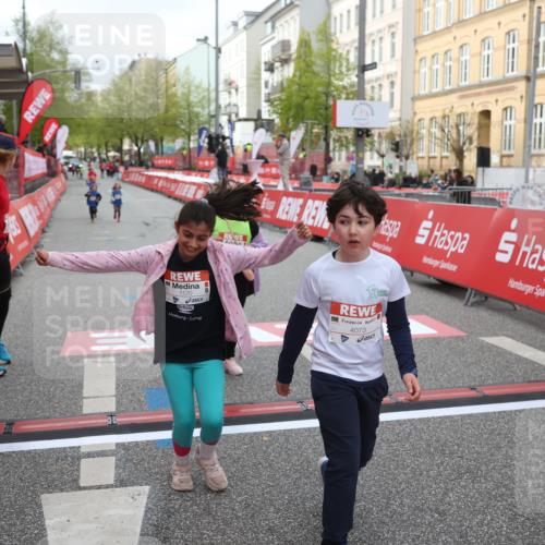 25.04.2026 - Das Zehntel Strokosch-Dieckow http://msf.ph/oto/9623140 25.04.2026 09:15:01 Ziel 1112, 1120, 2092, 2107, 4073 meine-sportfotos.de
