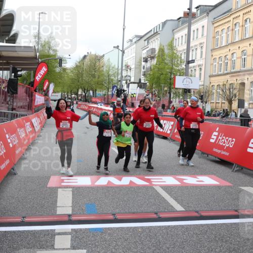 25.04.2026 - Das Zehntel Strokosch-Dieckow http://msf.ph/oto/9623944 25.04.2026 09:15:42 Ziel 1379, 2209 meine-sportfotos.de