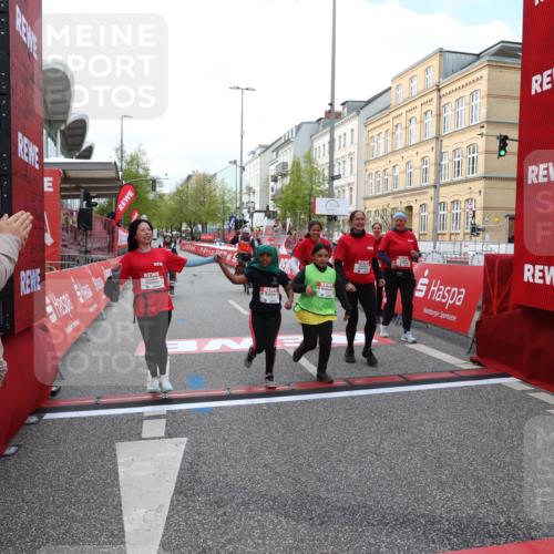 25.04.2026 - Das Zehntel Strokosch-Dieckow http://msf.ph/oto/9624036 25.04.2026 09:15:44 Ziel 1379, 2209 meine-sportfotos.de