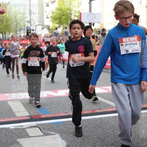 25.04.2026 - Das Zehntel Strokosch-Dieckow http://msf.ph/oto/9624040 25.04.2026 08:56:55 Ziel 1004, 1134, 1307, 1369, 1562, 1567, 2040, 2078, 2217, 2229, 2323, 2484, 2528, 2606, 2607, 2808, 3065, 3093, 3196, 3206, 3465, 3559, 3560, 3610, 3715, 3718, 3722, 3803, 3891, 3950 meine-sportfotos.de