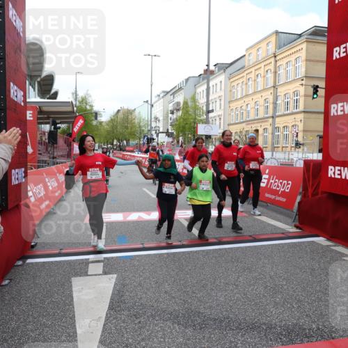 25.04.2026 - Das Zehntel Strokosch-Dieckow http://msf.ph/oto/9624045 25.04.2026 09:15:44 Ziel 1379, 2209 meine-sportfotos.de