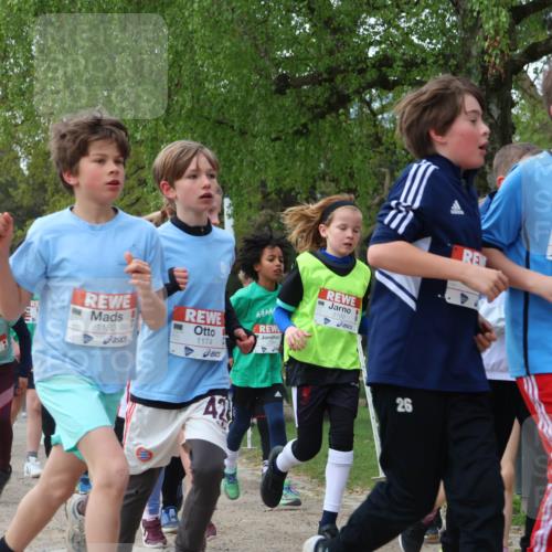 25.04.2026 - Das Zehntel Zöllner http://msf.ph/oto/9624058 25.04.2026 07:42:58 Laufen 3101, 1180, 444, 1174, 3193, 26, 1056 meine-sportfotos.de