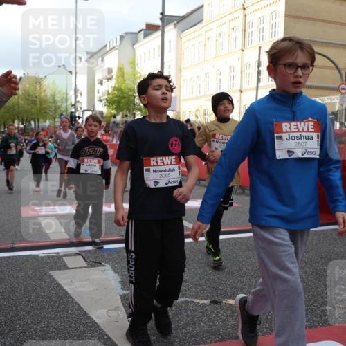 25.04.2026 - Das Zehntel Strokosch-Dieckow http://msf.ph/oto/9624082 25.04.2026 08:56:56 Ziel 1134, 1307, 1331, 1369, 1562, 1567, 1625, 2040, 2217, 2229, 2323, 2484, 2528, 2607, 2808, 3065, 3465, 3498, 3559, 3560, 3610, 3715, 3718, 3722, 3803, 3950 meine-sportfotos.de