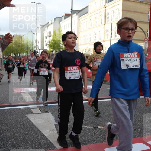 25.04.2026 - Das Zehntel Strokosch-Dieckow http://msf.ph/oto/9624090 25.04.2026 08:56:56 Ziel 1134, 1307, 1331, 1369, 1562, 1567, 1625, 2040, 2217, 2229, 2323, 2484, 2528, 2607, 2808, 3065, 3465, 3498, 3559, 3560, 3610, 3715, 3718, 3722, 3803, 3950 meine-sportfotos.de