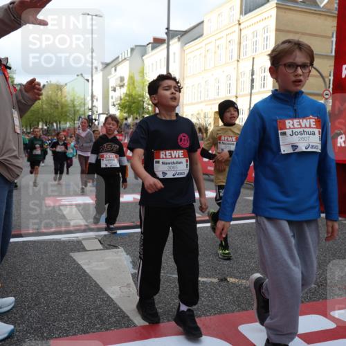 25.04.2026 - Das Zehntel Strokosch-Dieckow http://msf.ph/oto/9624098 25.04.2026 08:56:56 Ziel 1134, 1307, 1331, 1369, 1562, 1567, 1625, 2040, 2217, 2229, 2323, 2484, 2528, 2607, 2808, 3065, 3465, 3498, 3559, 3560, 3610, 3715, 3718, 3722, 3803, 3950 meine-sportfotos.de