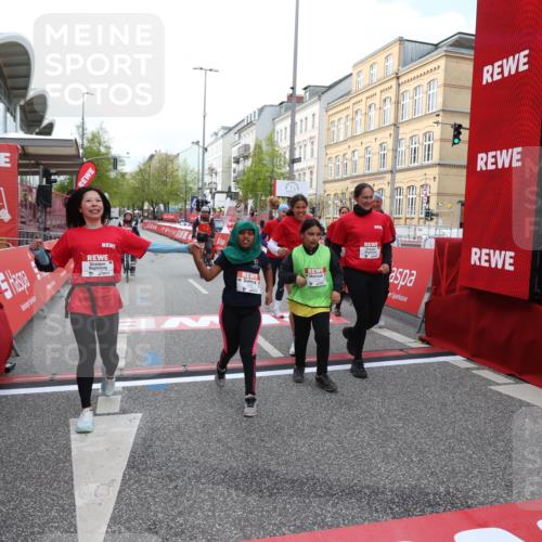 25.04.2026 - Das Zehntel Strokosch-Dieckow http://msf.ph/oto/9624114 25.04.2026 09:15:44 Ziel 1379, 2209 meine-sportfotos.de