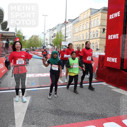 25.04.2026 - Das Zehntel Strokosch-Dieckow http://msf.ph/oto/9624160 25.04.2026 09:15:44 Ziel 1379, 2209 meine-sportfotos.de