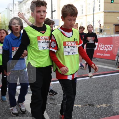 25.04.2026 - Das Zehntel Strokosch-Dieckow http://msf.ph/oto/9624323 25.04.2026 08:57:08 Ziel 1126, 1229, 1257, 1341, 1357, 1376, 1590, 1683, 1759, 1956, 2222, 2233, 2239, 2326, 2491, 2501, 2513, 2515, 2517, 2857, 2864, 2972, 3048, 3052, 3073, 3138, 3140, 3156, 3484, 3491, 3494, 3552, 3579, 3683, 3685, 3714, 3788, 4008 meine-sportfotos.de