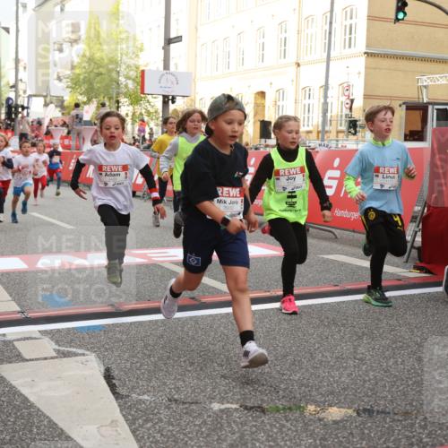 25.04.2026 - Das Zehntel Strokosch-Dieckow http://msf.ph/oto/9624476 25.04.2026 08:57:13 Ziel 1141, 1152, 1170, 1262, 1583, 1590, 1854, 2233, 2237, 2239, 2270, 2292, 2294, 2491, 2778, 2860, 3048, 3052, 3073, 3138, 3393, 3439, 3453, 3495, 3552, 3930 meine-sportfotos.de