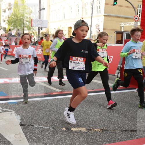 25.04.2026 - Das Zehntel Strokosch-Dieckow http://msf.ph/oto/9624493 25.04.2026 08:57:13 Ziel 1141, 1152, 1170, 1262, 1583, 1590, 1854, 2233, 2237, 2239, 2270, 2292, 2294, 2491, 2778, 2860, 3048, 3052, 3073, 3138, 3393, 3439, 3453, 3495, 3552, 3930 meine-sportfotos.de