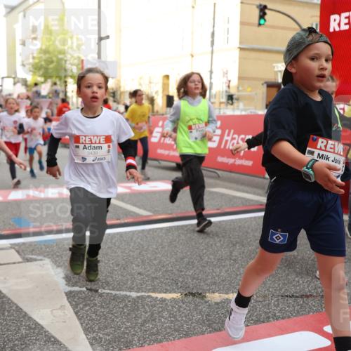 25.04.2026 - Das Zehntel Strokosch-Dieckow http://msf.ph/oto/9624516 25.04.2026 08:57:13 Ziel 1141, 1152, 1170, 1262, 1583, 1590, 1854, 2233, 2237, 2239, 2270, 2292, 2294, 2491, 2778, 2860, 3048, 3052, 3073, 3138, 3393, 3439, 3453, 3495, 3552, 3930 meine-sportfotos.de