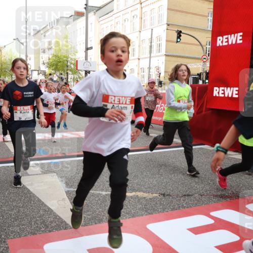 25.04.2026 - Das Zehntel Strokosch-Dieckow http://msf.ph/oto/9624555 25.04.2026 08:57:14 Ziel 1141, 1152, 1170, 1262, 1561, 1583, 1590, 1691, 1713, 1854, 2233, 2237, 2239, 2270, 2292, 2294, 2491, 2778, 2858, 2860, 3048, 3052, 3073, 3393, 3439, 3453, 3495, 3552, 3688, 3930 meine-sportfotos.de