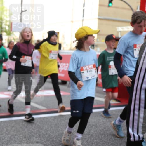 25.04.2026 - Das Zehntel Strokosch-Dieckow http://msf.ph/oto/9624862 25.04.2026 08:57:22 Ziel 1204, 1206, 1322, 1329, 1555, 1561, 1564, 1691, 1713, 1804, 2259, 2336, 2399, 2708, 2715, 2858, 2862, 3184, 3197, 3367, 3369, 3375, 3688, 3784, 4016, 4061, 4062 meine-sportfotos.de