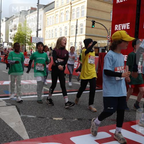 25.04.2026 - Das Zehntel Strokosch-Dieckow http://msf.ph/oto/9624876 25.04.2026 08:57:23 Ziel 1204, 1206, 1322, 1329, 1555, 1564, 1804, 1833, 2259, 2336, 2399, 2571, 2708, 2715, 2862, 3184, 3197, 3367, 3369, 3375, 3784, 4016, 4061, 4062 meine-sportfotos.de