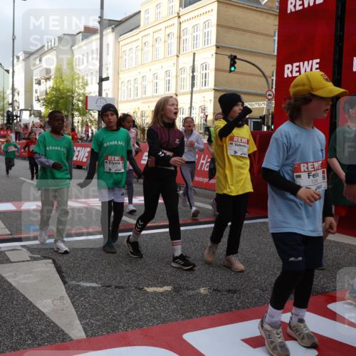 25.04.2026 - Das Zehntel Strokosch-Dieckow http://msf.ph/oto/9624892 25.04.2026 08:57:23 Ziel 1204, 1206, 1322, 1329, 1555, 1564, 1804, 1833, 2259, 2336, 2399, 2571, 2708, 2715, 2862, 3184, 3197, 3367, 3369, 3375, 3784, 4016, 4061, 4062 meine-sportfotos.de