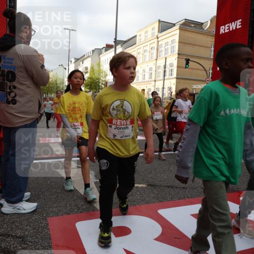 25.04.2026 - Das Zehntel Strokosch-Dieckow http://msf.ph/oto/9624997 25.04.2026 08:57:30 Ziel 1318, 1322, 1557, 1566, 1734, 1814, 1833, 1905, 2247, 2274, 2435, 2443, 2512, 2522, 2571, 2799, 2805, 2835, 2979, 3184 meine-sportfotos.de