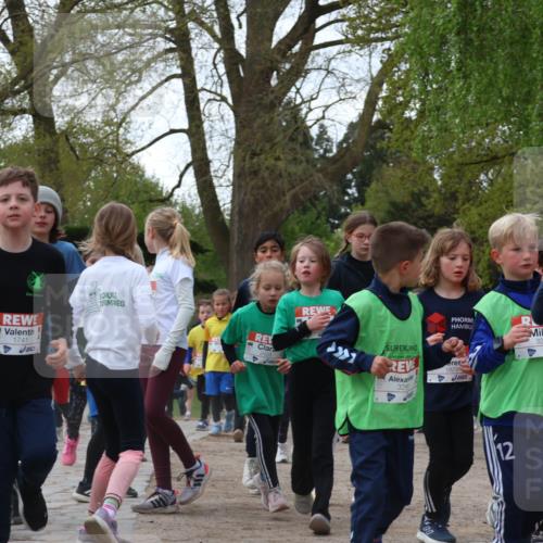 25.04.2026 - Das Zehntel Zöllner http://msf.ph/oto/9625050 25.04.2026 07:44:03 Laufen 1725, 1741, 2423, 3297, 1829, 328, 12, 290 meine-sportfotos.de