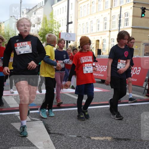 25.04.2026 - Das Zehntel Strokosch-Dieckow http://msf.ph/oto/9625113 25.04.2026 08:57:36 Ziel 1280, 1299, 1318, 1563, 2076, 2393, 2429, 2435, 2512, 2522, 2537, 2563, 2629, 2651, 2674, 2799, 2802, 2816, 2970, 2979, 3029, 3047, 3068, 3122, 3274, 3556, 3558, 3566, 3577, 4071 meine-sportfotos.de