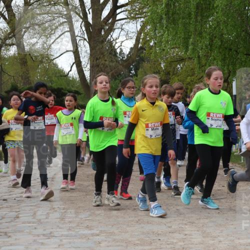 25.04.2026 - Das Zehntel Zöllner http://msf.ph/oto/9625211 25.04.2026 07:44:13 Laufen 2124, 1951 meine-sportfotos.de