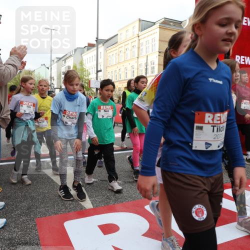 25.04.2026 - Das Zehntel Strokosch-Dieckow http://msf.ph/oto/9625272 25.04.2026 08:57:50 Ziel 1088, 1189, 1191, 1192, 1196, 1292, 1468, 1747, 2038, 2070, 2073, 2253, 2405, 2436, 2444, 2446, 2479, 2480, 2486, 2523, 2621, 2664, 2749, 2941, 2951, 2953, 2963, 3195, 3211, 3254, 3315, 3444, 3515, 3884, 3887, 3966, 3972, 4033, 4034 meine-sportfotos.de