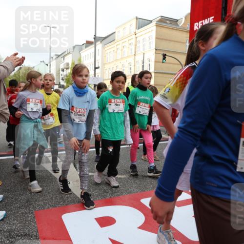 25.04.2026 - Das Zehntel Strokosch-Dieckow http://msf.ph/oto/9625285 25.04.2026 08:57:50 Ziel 1088, 1189, 1191, 1192, 1196, 1292, 1468, 1747, 2038, 2070, 2073, 2253, 2405, 2436, 2444, 2446, 2479, 2480, 2486, 2523, 2621, 2664, 2749, 2941, 2951, 2953, 2963, 3195, 3211, 3254, 3315, 3444, 3515, 3884, 3887, 3966, 3972, 4033, 4034 meine-sportfotos.de