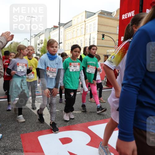 25.04.2026 - Das Zehntel Strokosch-Dieckow http://msf.ph/oto/9625292 25.04.2026 08:57:50 Ziel 1088, 1189, 1191, 1192, 1196, 1292, 1468, 1747, 2038, 2070, 2073, 2253, 2405, 2436, 2444, 2446, 2479, 2480, 2486, 2523, 2621, 2664, 2749, 2941, 2951, 2953, 2963, 3195, 3211, 3254, 3315, 3444, 3515, 3884, 3887, 3966, 3972, 4033, 4034 meine-sportfotos.de