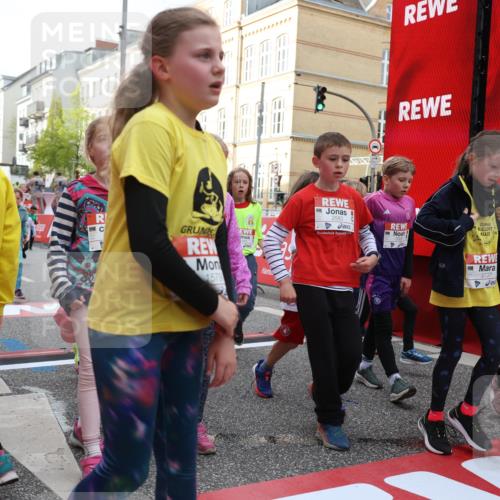 25.04.2026 - Das Zehntel Strokosch-Dieckow http://msf.ph/oto/9625399 25.04.2026 08:57:59 Ziel 1035, 1052, 1176, 1182, 1271, 1290, 1338, 1573, 1579, 1580, 1582, 1585, 1654, 1763, 1820, 1826, 1895, 1909, 2026, 2562, 2583, 2734, 2737, 2753, 2755, 2762, 2852, 3655, 3660, 3730, 3939, 3944, 4018, 4064, 4065, 4072 meine-sportfotos.de