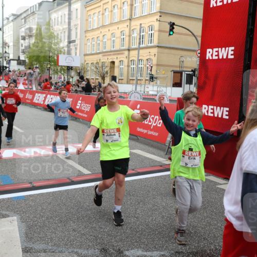 25.04.2026 - Das Zehntel Strokosch-Dieckow http://msf.ph/oto/9625704 25.04.2026 08:58:16 Ziel 1075, 1188, 1556, 1674, 1896, 1988, 2028, 2205, 2311, 2477, 2489, 2662, 2908, 3187, 3324, 3705 meine-sportfotos.de