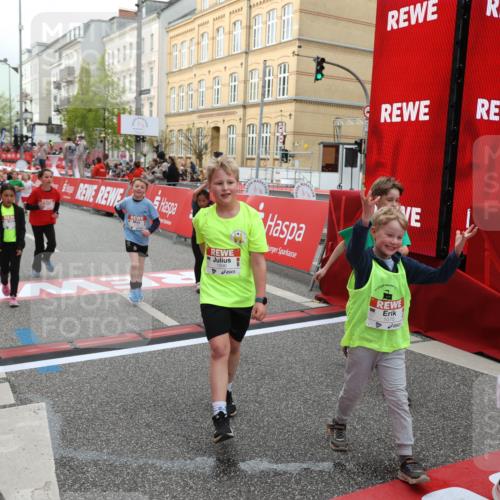 25.04.2026 - Das Zehntel Strokosch-Dieckow http://msf.ph/oto/9625720 25.04.2026 08:58:16 Ziel 1075, 1188, 1556, 1674, 1896, 1988, 2028, 2205, 2311, 2477, 2489, 2662, 2908, 3187, 3324, 3705 meine-sportfotos.de