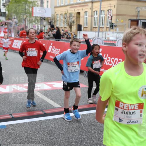25.04.2026 - Das Zehntel Strokosch-Dieckow http://msf.ph/oto/9625768 25.04.2026 08:58:18 Ziel 1075, 1188, 1668, 1896, 2205, 2477, 2489, 2662, 2908, 3187, 3324, 3705, 3758 meine-sportfotos.de