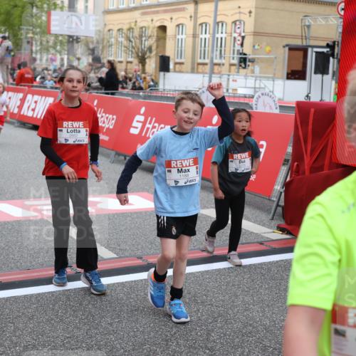 25.04.2026 - Das Zehntel Strokosch-Dieckow http://msf.ph/oto/9625781 25.04.2026 08:58:18 Ziel 1075, 1188, 1668, 1896, 2205, 2477, 2489, 2662, 2908, 3187, 3324, 3705, 3758 meine-sportfotos.de