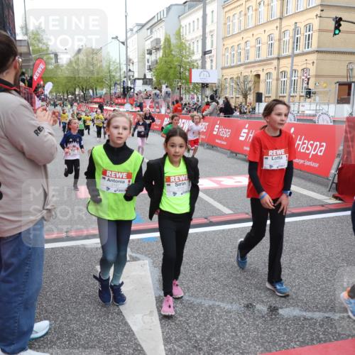 25.04.2026 - Das Zehntel Strokosch-Dieckow http://msf.ph/oto/9625837 25.04.2026 08:58:19 Ziel 1075, 1188, 1668, 1896, 2205, 2477, 2662, 2908, 3187, 3473, 3499, 3591, 3705, 3758 meine-sportfotos.de