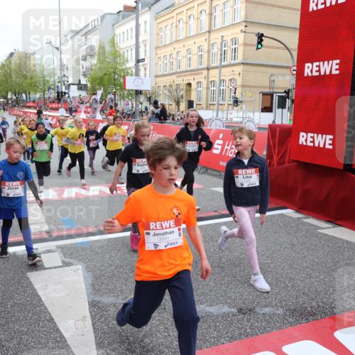 25.04.2026 - Das Zehntel Strokosch-Dieckow http://msf.ph/oto/9625960 25.04.2026 08:58:23 Ziel 1244, 1255, 1571, 1588, 1668, 1673, 1757, 1938, 1951, 1967, 1972, 2185, 2205, 2216, 2416, 2662, 2773, 2790, 3187, 3276, 3473, 3499, 3591, 3705, 3758, 3795, 3855, 3898 meine-sportfotos.de