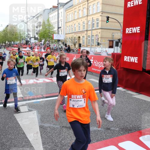 25.04.2026 - Das Zehntel Strokosch-Dieckow http://msf.ph/oto/9625978 25.04.2026 08:58:23 Ziel 1244, 1255, 1571, 1588, 1668, 1673, 1757, 1938, 1951, 1967, 1972, 2185, 2205, 2216, 2416, 2662, 2773, 2790, 3187, 3276, 3473, 3499, 3591, 3705, 3758, 3795, 3855, 3898 meine-sportfotos.de