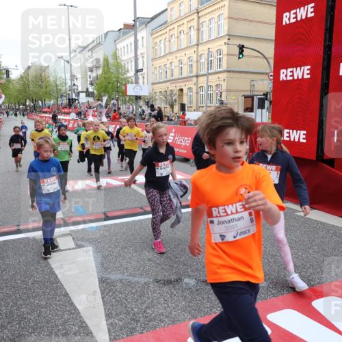 25.04.2026 - Das Zehntel Strokosch-Dieckow http://msf.ph/oto/9625993 25.04.2026 08:58:23 Ziel 1244, 1255, 1571, 1588, 1668, 1673, 1757, 1938, 1951, 1967, 1972, 2185, 2205, 2216, 2416, 2662, 2773, 2790, 3187, 3276, 3473, 3499, 3591, 3705, 3758, 3795, 3855, 3898 meine-sportfotos.de