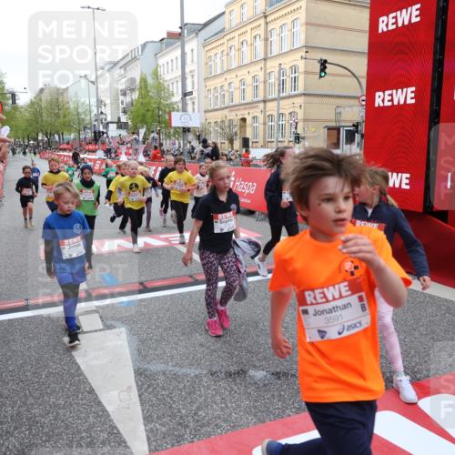 25.04.2026 - Das Zehntel Strokosch-Dieckow http://msf.ph/oto/9625999 25.04.2026 08:58:23 Ziel 1244, 1255, 1571, 1588, 1668, 1673, 1757, 1938, 1951, 1967, 1972, 2185, 2205, 2216, 2416, 2662, 2773, 2790, 3187, 3276, 3473, 3499, 3591, 3705, 3758, 3795, 3855, 3898 meine-sportfotos.de