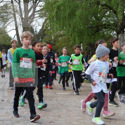 25.04.2026 - Das Zehntel Zöllner http://msf.ph/oto/9626422 25.04.2026 07:45:48 Laufen 1824, 3747, 1945, 1979 meine-sportfotos.de