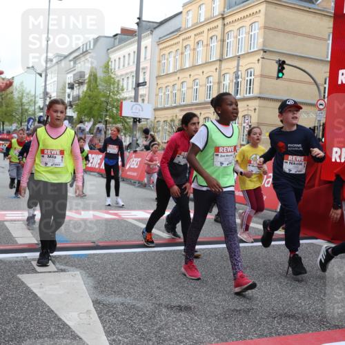 25.04.2026 - Das Zehntel Strokosch-Dieckow http://msf.ph/oto/9627350 25.04.2026 09:01:08 Ziel 1164, 1372, 1416, 1446, 1525, 1548, 1770, 1866, 1878, 1879, 1902, 2140, 2420, 2424, 2554, 2564, 2851, 3130, 3152, 3205, 3255, 3327, 3863, 3949 meine-sportfotos.de
