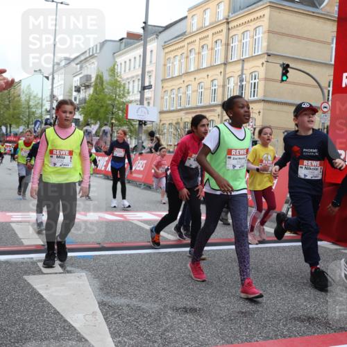 25.04.2026 - Das Zehntel Strokosch-Dieckow http://msf.ph/oto/9627355 25.04.2026 09:01:08 Ziel 1164, 1372, 1416, 1446, 1525, 1548, 1770, 1866, 1878, 1879, 1902, 2140, 2420, 2424, 2554, 2564, 2851, 3130, 3152, 3205, 3255, 3327, 3863, 3949 meine-sportfotos.de