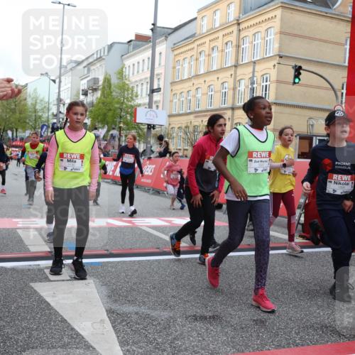 25.04.2026 - Das Zehntel Strokosch-Dieckow http://msf.ph/oto/9627360 25.04.2026 09:01:08 Ziel 1164, 1372, 1416, 1446, 1525, 1548, 1770, 1866, 1878, 1879, 1902, 2140, 2420, 2424, 2554, 2564, 2851, 3130, 3152, 3205, 3255, 3327, 3863, 3949 meine-sportfotos.de
