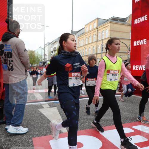 25.04.2026 - Das Zehntel Strokosch-Dieckow http://msf.ph/oto/9627383 25.04.2026 09:01:09 Ziel 1081, 1164, 1233, 1416, 1446, 1525, 1548, 1770, 1774, 1866, 1878, 1879, 1902, 2140, 2420, 2424, 2554, 2564, 2851, 3130, 3152, 3205, 3255, 3327, 3863, 3949 meine-sportfotos.de