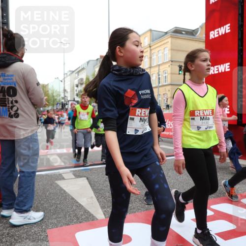 25.04.2026 - Das Zehntel Strokosch-Dieckow http://msf.ph/oto/9627394 25.04.2026 09:01:10 Ziel 1081, 1164, 1233, 1416, 1446, 1548, 1770, 1774, 1866, 1878, 1879, 1902, 2140, 2420, 2424, 2554, 2564, 2851, 3130, 3152, 3255, 3327, 3863, 3949 meine-sportfotos.de