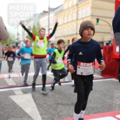 25.04.2026 - Das Zehntel Strokosch-Dieckow http://msf.ph/oto/9627406 25.04.2026 09:01:10 Ziel 1081, 1164, 1233, 1416, 1446, 1548, 1770, 1774, 1866, 1878, 1879, 1902, 2140, 2420, 2424, 2554, 2564, 2851, 3130, 3152, 3255, 3327, 3863, 3949 meine-sportfotos.de