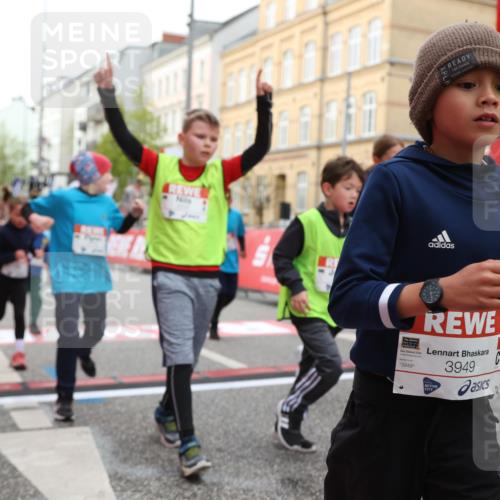 25.04.2026 - Das Zehntel Strokosch-Dieckow http://msf.ph/oto/9627418 25.04.2026 09:01:10 Ziel 1081, 1164, 1233, 1416, 1446, 1548, 1770, 1774, 1866, 1878, 1879, 1902, 2140, 2420, 2424, 2554, 2564, 2851, 3130, 3152, 3255, 3327, 3863, 3949 meine-sportfotos.de