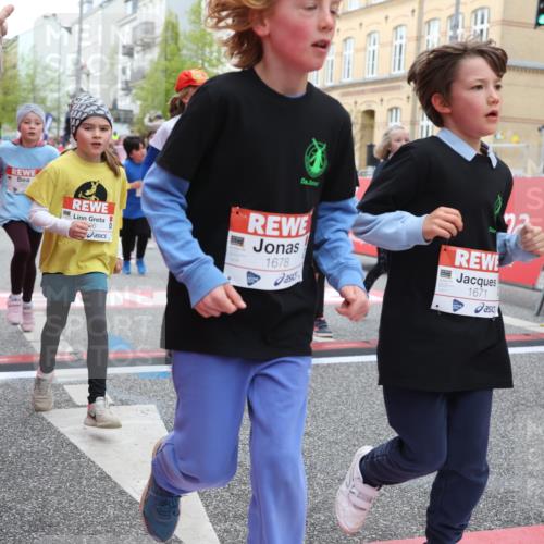 25.04.2026 - Das Zehntel Strokosch-Dieckow http://msf.ph/oto/9628120 25.04.2026 09:01:53 Ziel 1536, 1553, 1671, 1678, 1919, 2138, 2154, 2213, 2406, 2493, 2627, 2720, 2724, 2743, 2929, 3054, 3055, 3362, 3474, 3488, 3510, 3514, 3517, 3521, 3540, 3798, 3802, 3925, 4004 meine-sportfotos.de