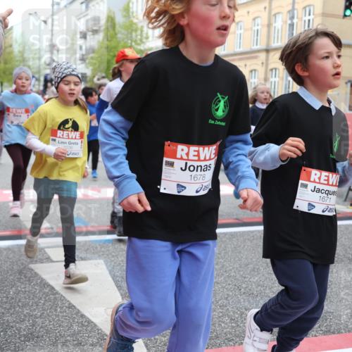 25.04.2026 - Das Zehntel Strokosch-Dieckow http://msf.ph/oto/9628125 25.04.2026 09:01:53 Ziel 1536, 1553, 1671, 1678, 1919, 2138, 2154, 2213, 2406, 2493, 2627, 2720, 2724, 2743, 2929, 3054, 3055, 3362, 3474, 3488, 3510, 3514, 3517, 3521, 3540, 3798, 3802, 3925, 4004 meine-sportfotos.de